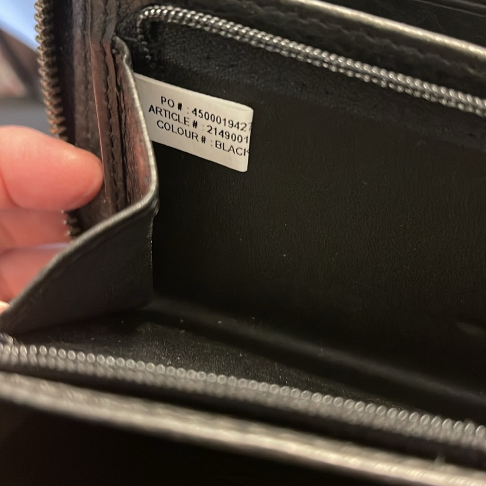 BREE Leather Continental Wallet & Keychain Set - Picture 5 of 11